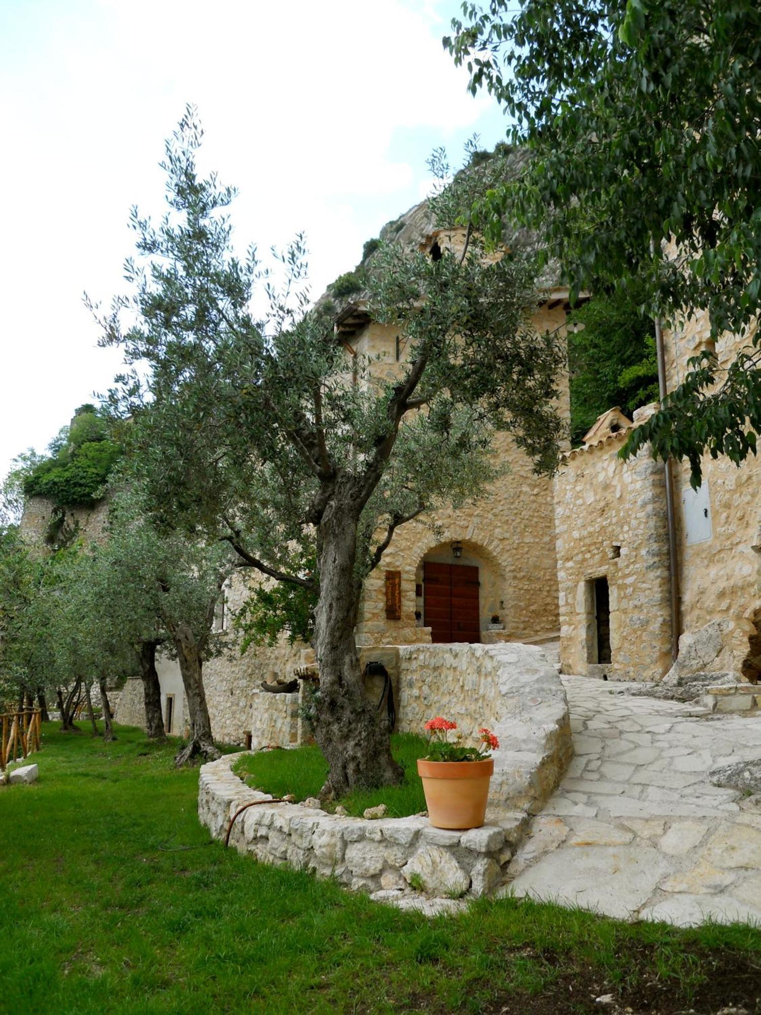 Guesthouse Runcini Ferentillo Екстериор снимка